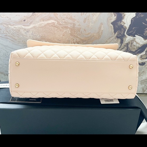 Chanel Caviar Quilted Medium Coco Handle Flap Bag - Picture 5 of 15